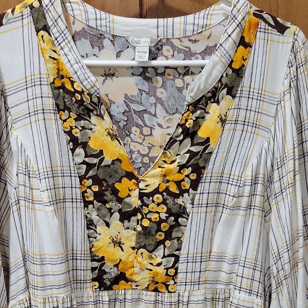 Floral Plaid V-Neck Top